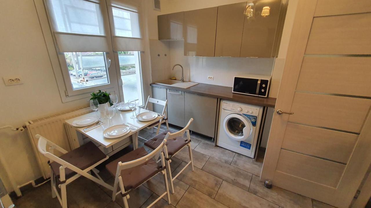 Appartement Avec Parking Gratuit Proche De Village De Marque Bourgoin-Jallieu Esterno foto