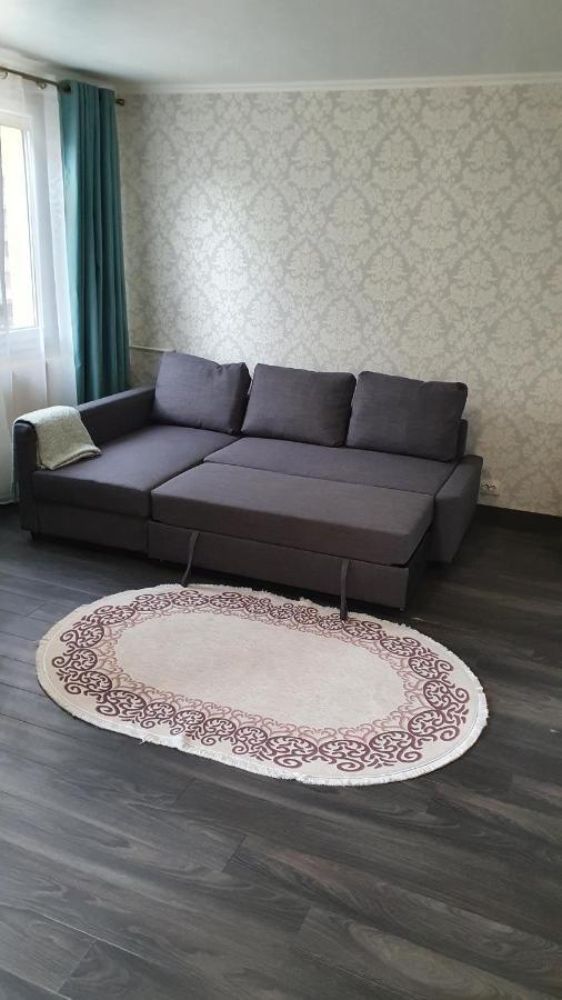 Appartement Avec Parking Gratuit Proche De Village De Marque Bourgoin-Jallieu Esterno foto