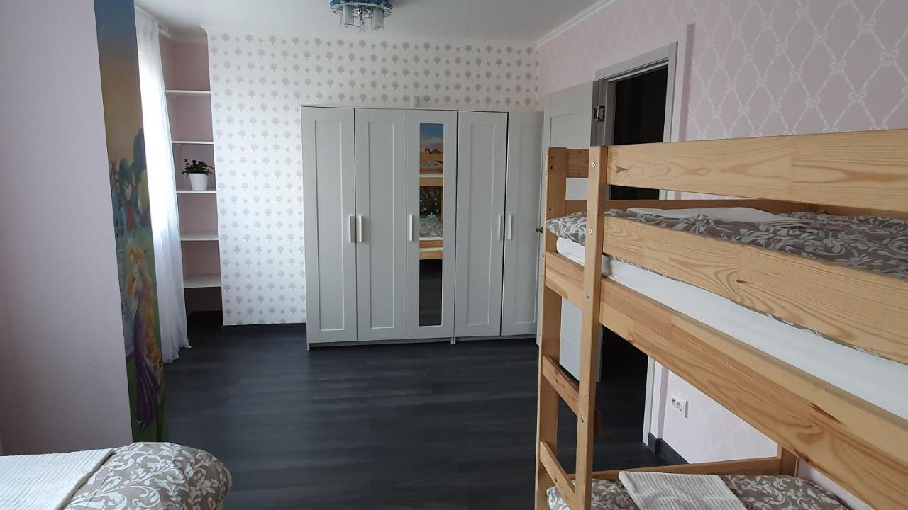 Appartement Avec Parking Gratuit Proche De Village De Marque Bourgoin-Jallieu Esterno foto