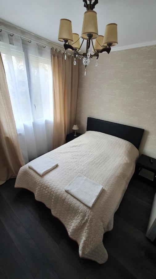 Appartement Avec Parking Gratuit Proche De Village De Marque Bourgoin-Jallieu Esterno foto