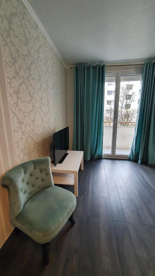 Appartement Avec Parking Gratuit Proche De Village De Marque Bourgoin-Jallieu Esterno foto