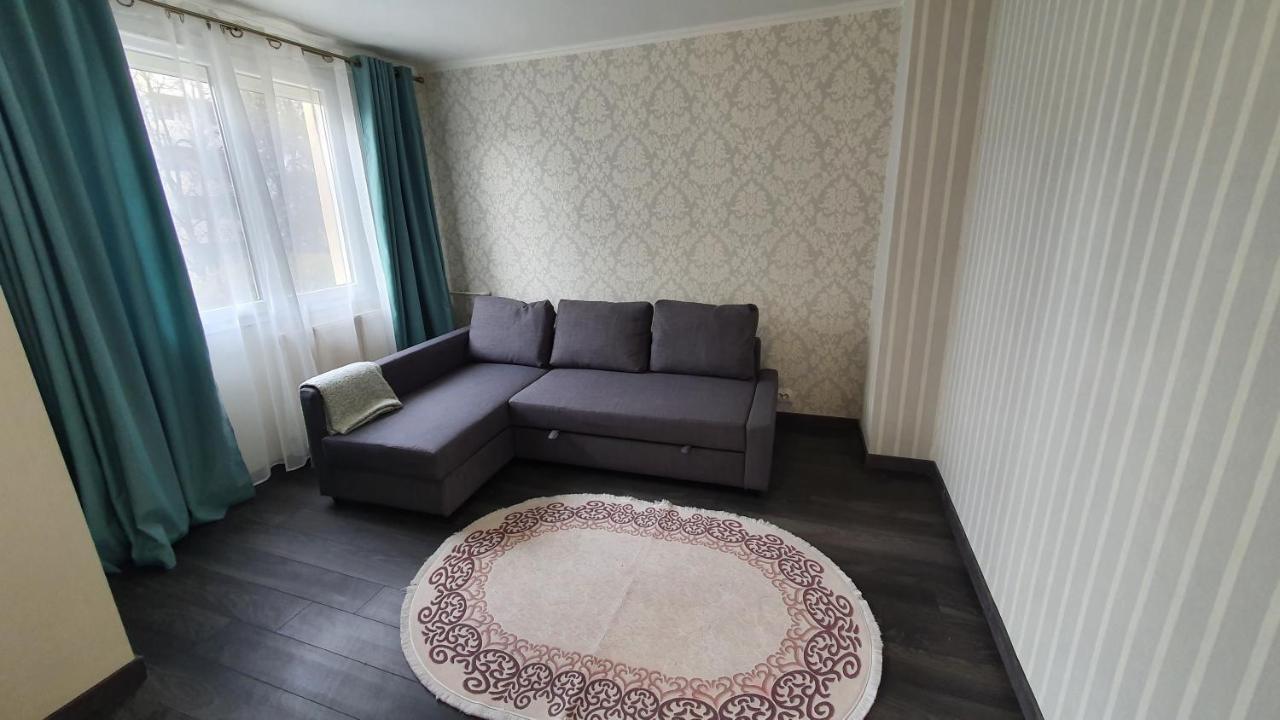 Appartement Avec Parking Gratuit Proche De Village De Marque Bourgoin-Jallieu Esterno foto